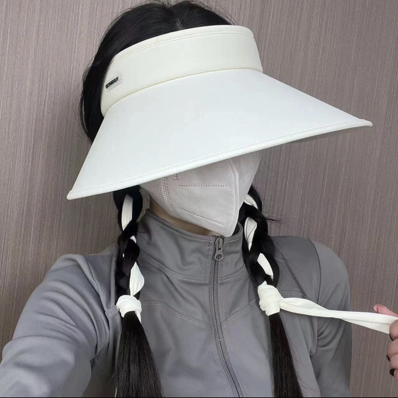 Stylish women’s hat designed for hiking and sunny weather.